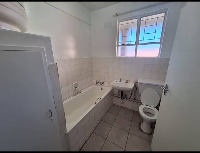 2 bed property to rent in LUIPAARDSVLEI